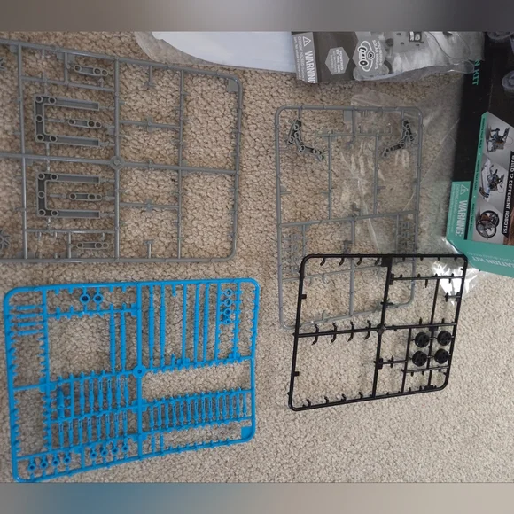 Discovery Kids #MINDBLOWN Solar Robot 12-in-1 Kit, 190-Piece STEM Creation Kit - Picture 9 of 10